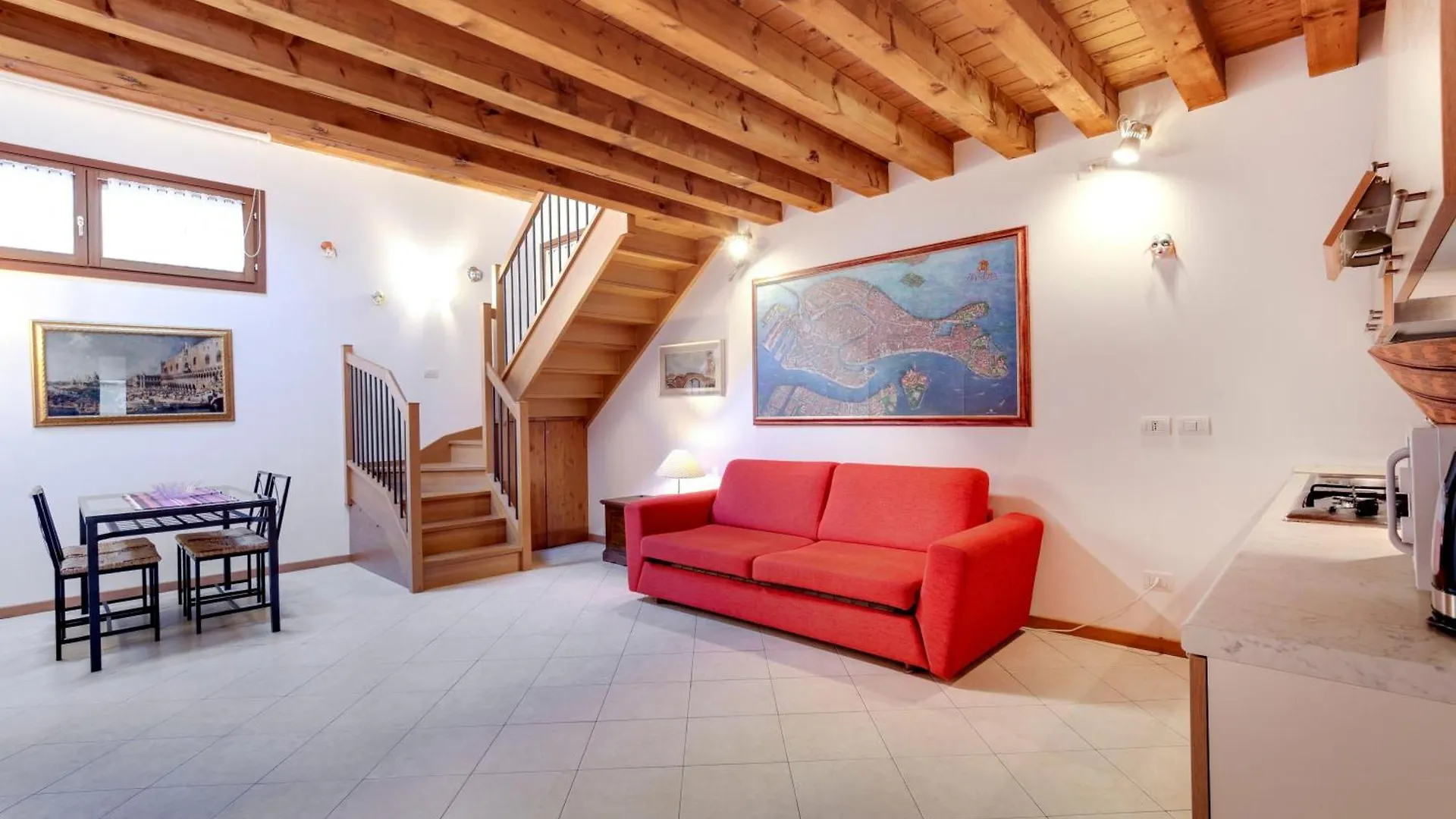 Apartment Ferienwohnung Auf Zwei Ebenen Mitten In Venedig